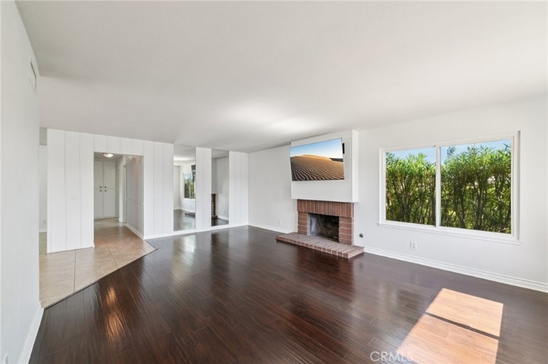 Building Photo - 4710 Avenida Del Este