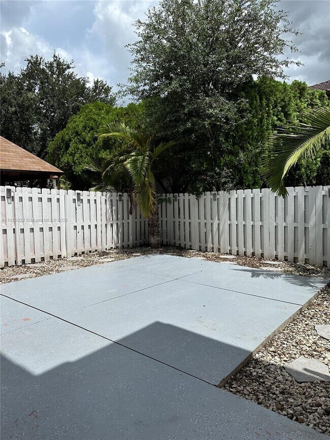 Building Photo - 4959 SW 135th Way