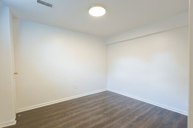 Building Photo - Amazing 3 BR/1.5 BA Townhome in Landover!