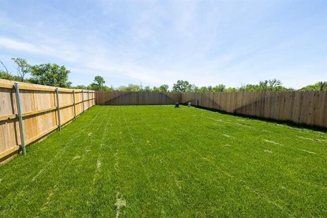 Building Photo - 542-544 W 50th Ct S