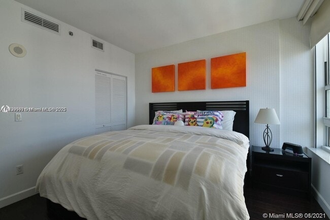 Building Photo - 951 Brickell Ave