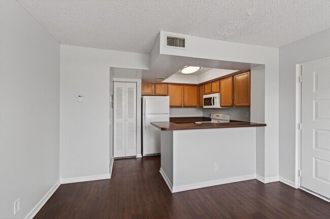 Building Photo - 708 Executive Center Dr