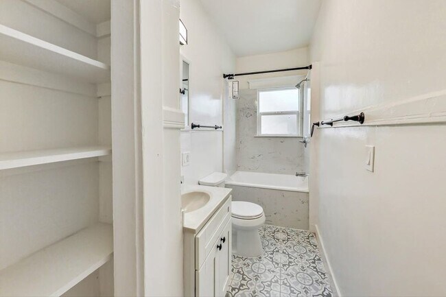 Building Photo - 1444 1st Ave Pl