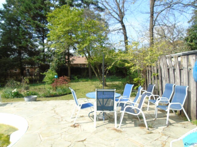 Building Photo - 2504 Maysville Cir NE