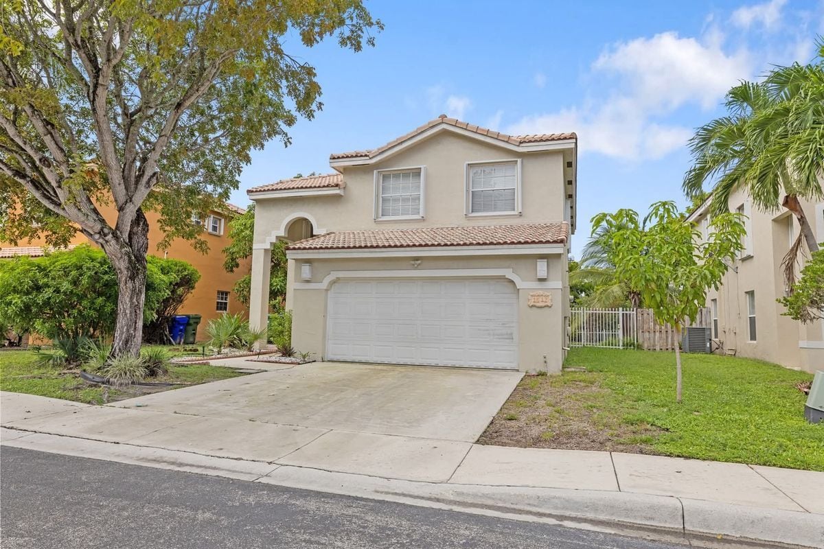 Building Photo - 1512 SW 106th Ave