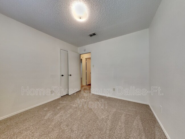 Building Photo - 816 Castleview Dr