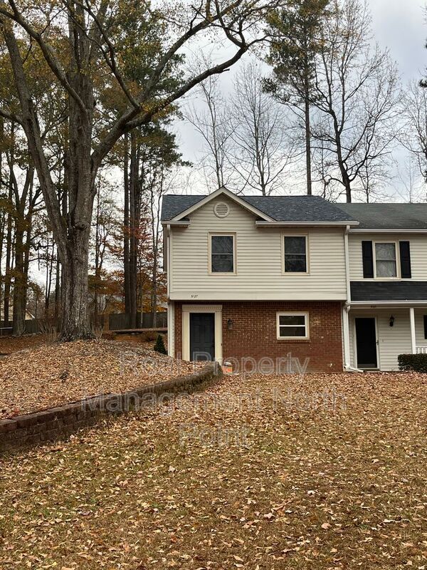 Building Photo - 5127 Village Green Way