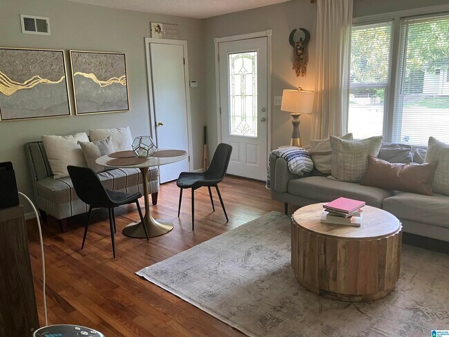 Building Photo - 410 32nd E Pl