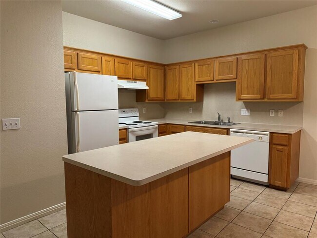 Building Photo - 9 Deerfield Dr