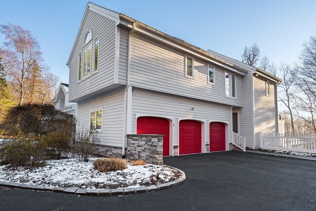 Building Photo - 19 Mallard Dr