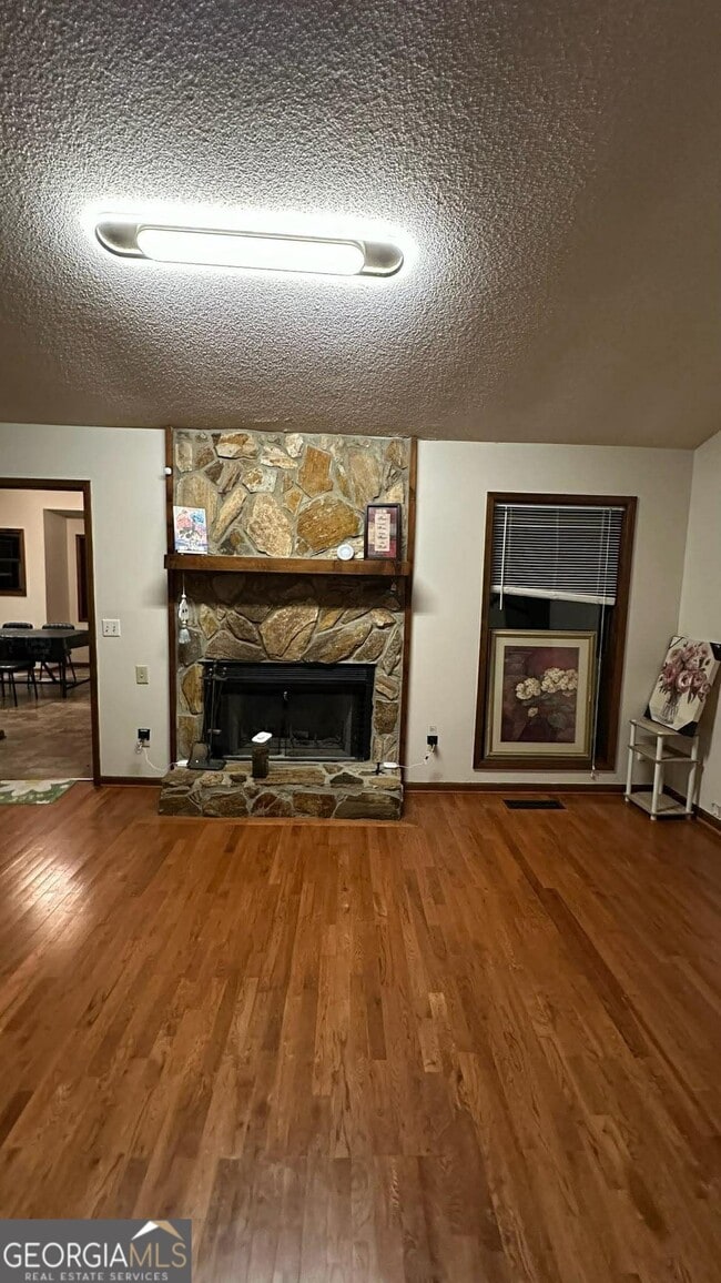 Building Photo - 3966 N Indian Cir NW