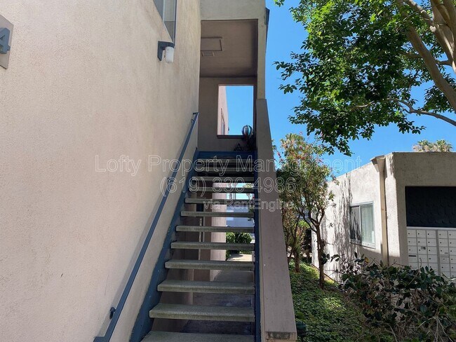 Building Photo - 3254 Ashford St