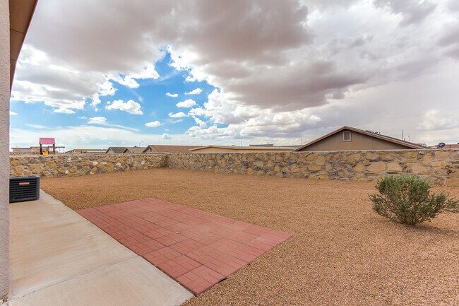 Building Photo - Beautiful 1 Story Property located in the Heart of Horizon City TX