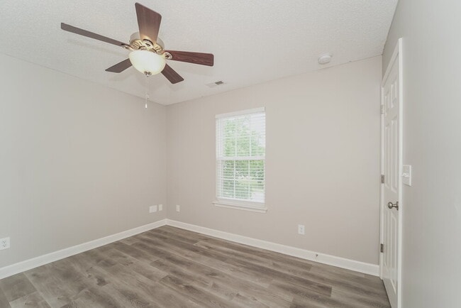 Building Photo - 9139 Simonton Dr