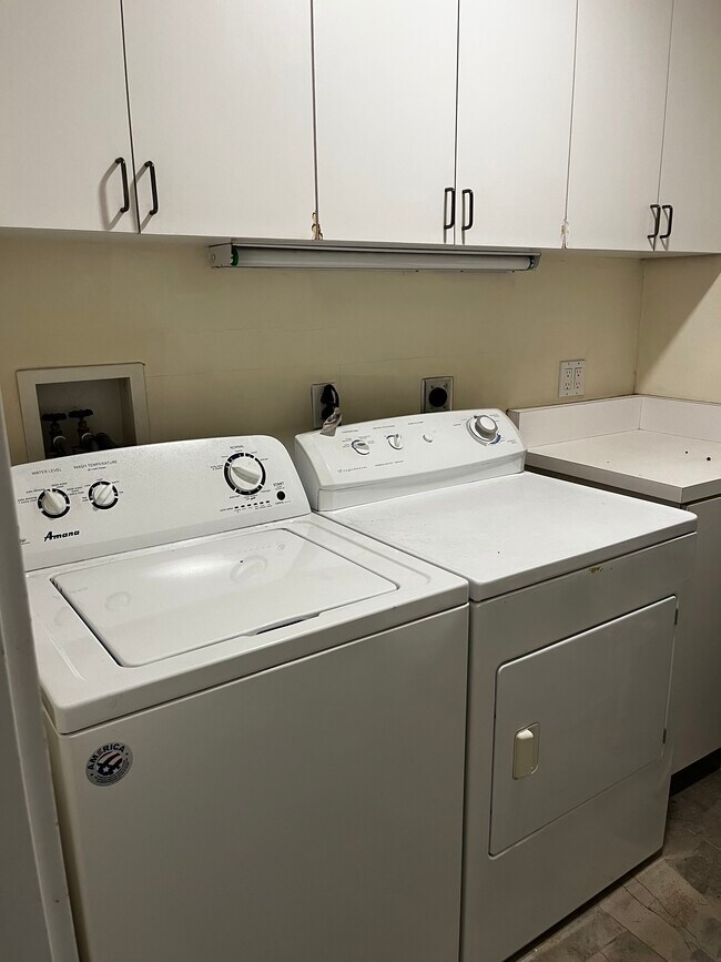 Building Photo - 1790 Nautilus St