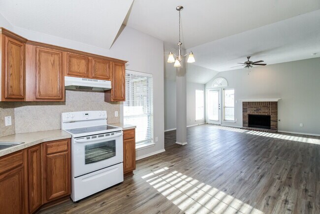 Building Photo - 2920 Oakshire St