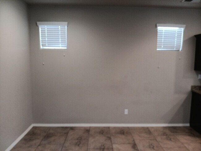 Building Photo - Stunning Home! Showings available Today!