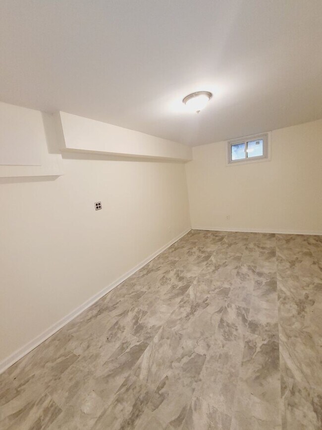 Building Photo - Newly Renovated Brick Ranch with a Basement!
