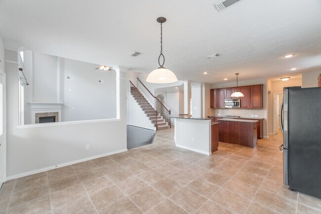 Building Photo - 9402 Empress Crossing Dr