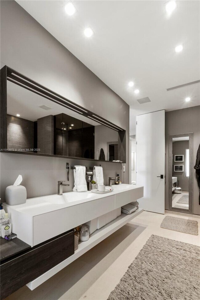 Building Photo - 3554 W Glencoe St