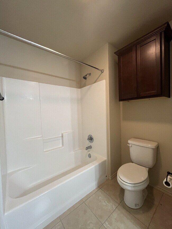 Building Photo - Cute 3/2/2 townhome in the Lubbock-Cooper ...