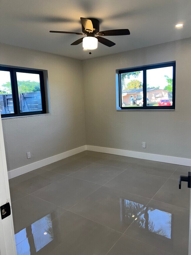 bedroom - 3511 NW 35th Ave