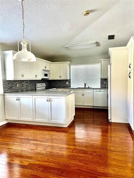 Building Photo - 6746 Via Regina