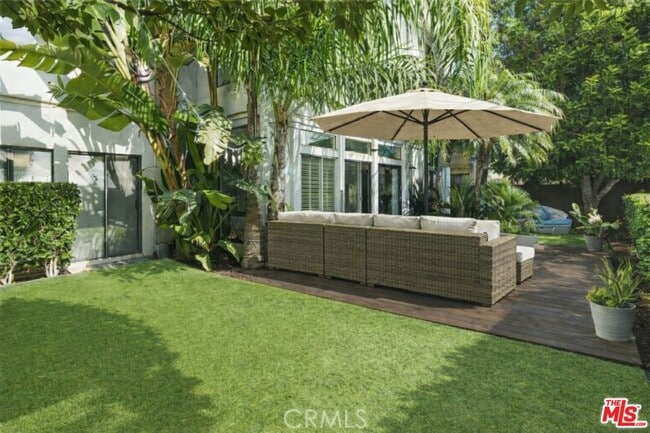 Building Photo - 6508 Via Baron