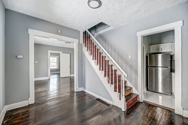 Building Photo - Charming 4 bedroom, 1 bathroom