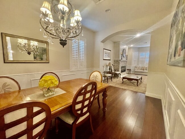 Building Photo - Luxurious 5-Bed, 4-Bath Fully Furnished Home in Henderson-