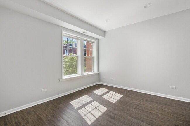 Building Photo - 7730 N Ashland Ave