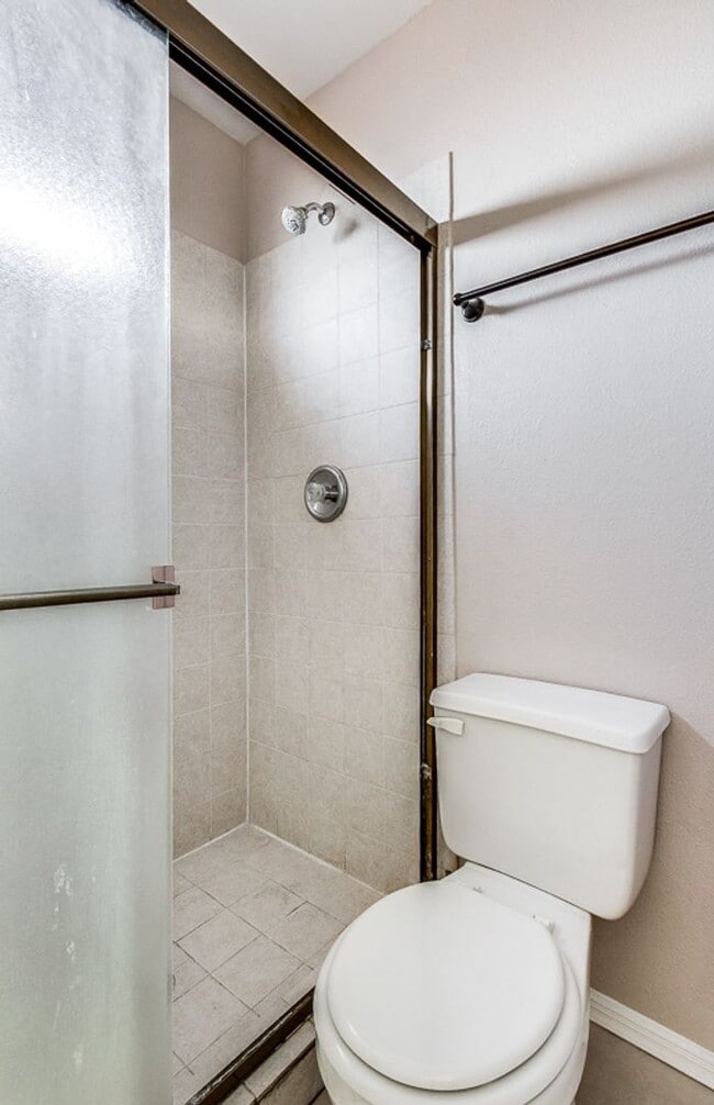 Building Photo - Amazing Tri-Level Westside Rental Home w/ ...