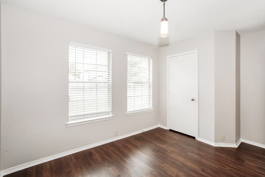 Building Photo - 1024 Beechwood Dr