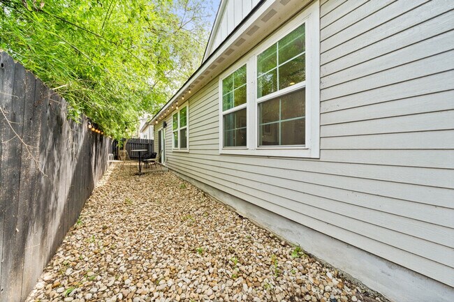 Building Photo - 1307 Fort Branch Blvd