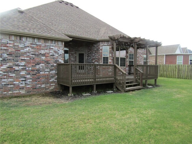 Building Photo - 4200 SW Rhinestone Blvd