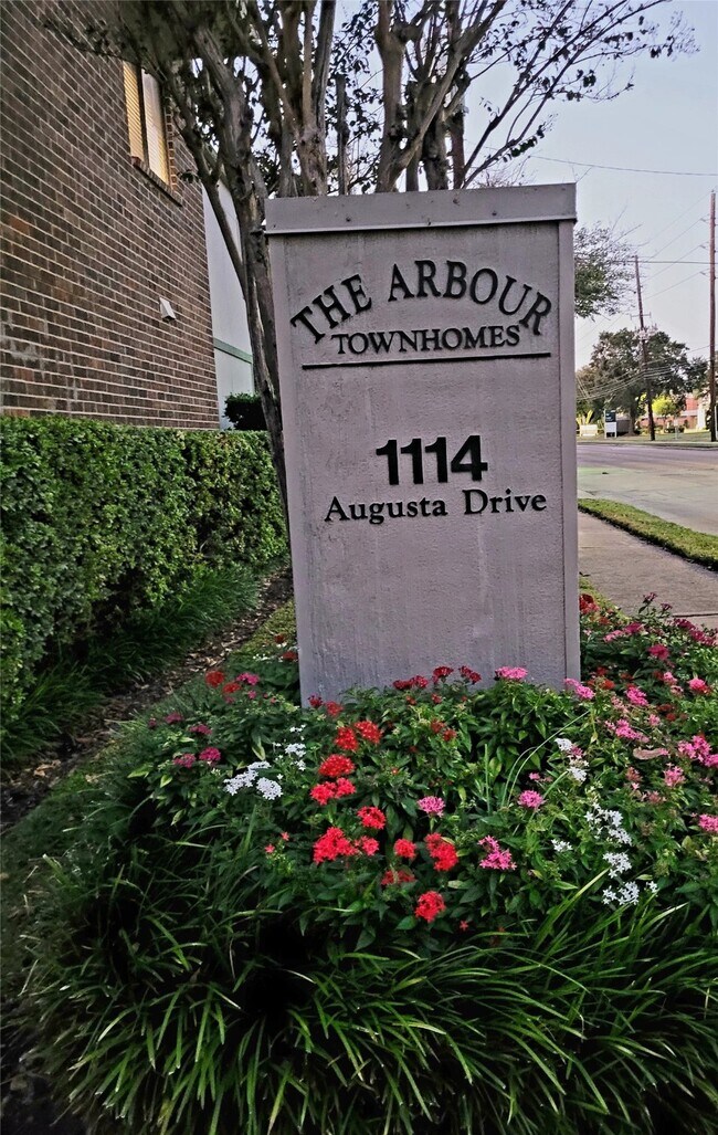 Building Photo - 1114 Augusta Dr