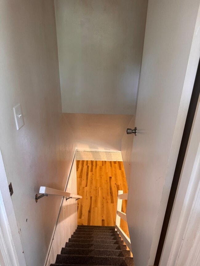 Building Photo - 4 Bedroom || 2 Bathroom Single Family Home