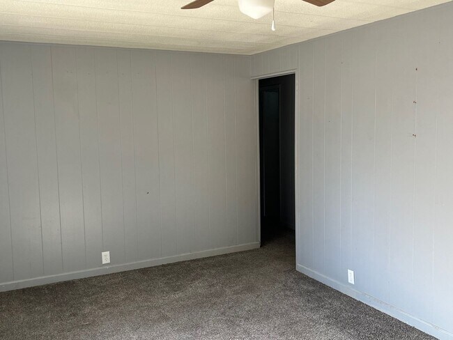 Building Photo - Charming 3 bedroom, 1 bath rental home in Newton!