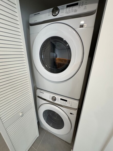 Washer & Dryer in Unit - 81 NW 30th St