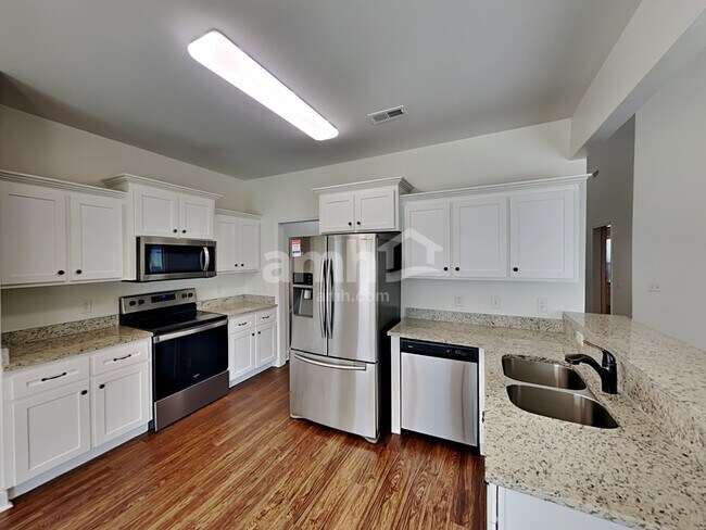 Building Photo - 107 Buster St