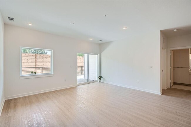 Building Photo - 4802 S Congress Ave