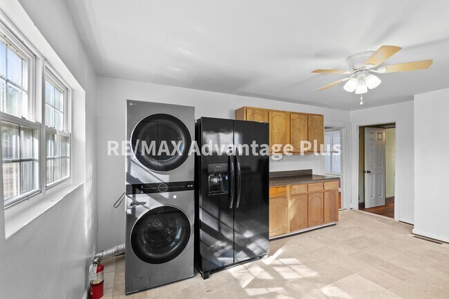 Building Photo - 3-Bedroom Home Convenient to Farmville and Hampden Sydney!