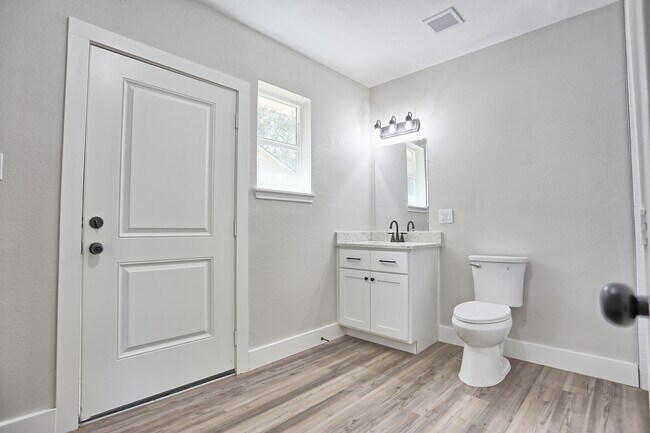 Building Photo - 704 Natchez River Cir