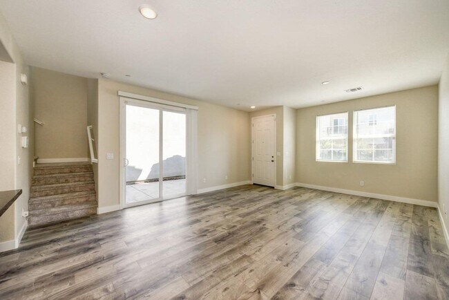Building Photo - 3 Bed 2.5 Bath 2 Car Garage in Natomas