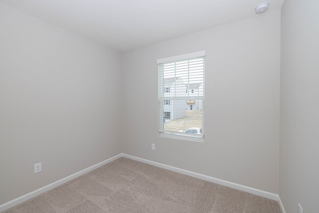 Building Photo - BEAUTIFUL 3BD/2.5BTH Townhome - MALLARD CREEK - MOVE IN SPECIAL