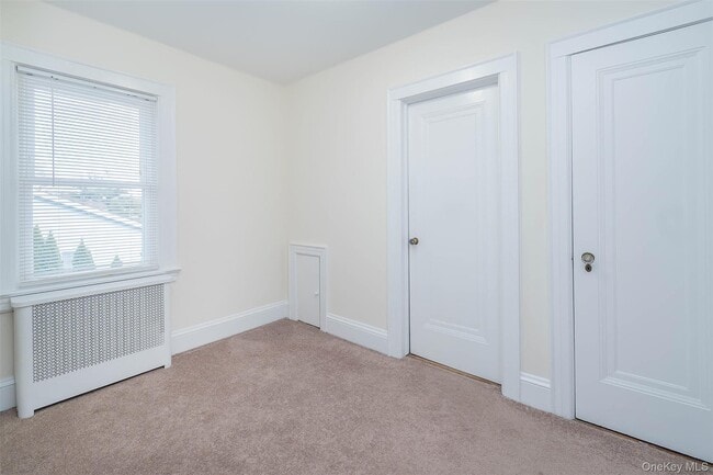 Building Photo - 118 McLoughlin St