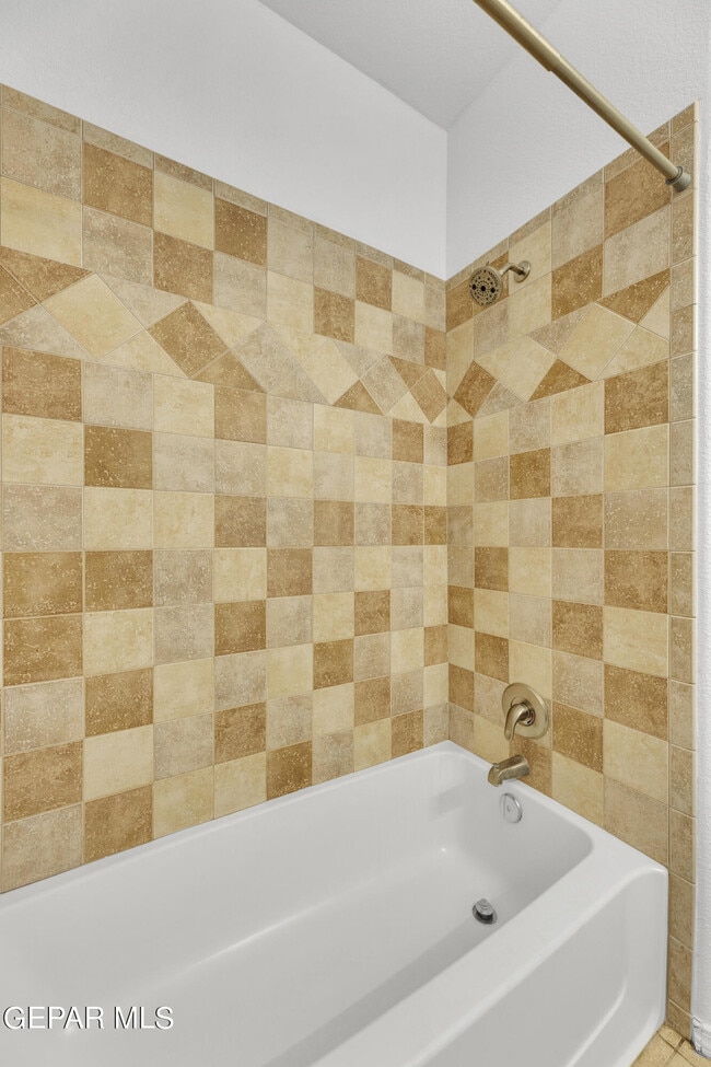 Building Photo - 657 Bariloche Dr