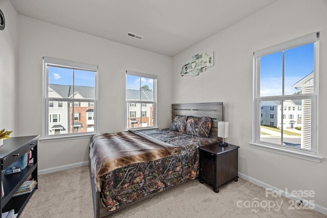 Building Photo - 2665 Grantham Place Dr