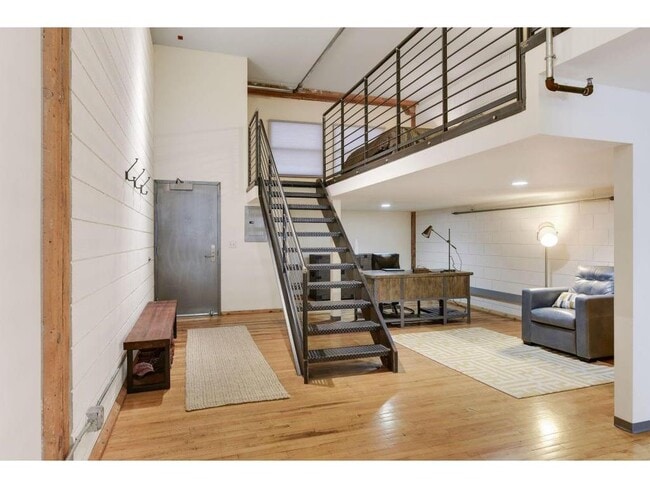 Building Photo - 801 N Washington Ave