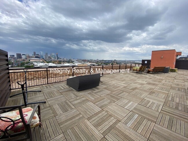 Building Photo - 2620 W Front View Cres Dr